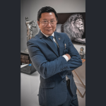 Cirurgia plástica e idade não seguem regra fixa; o momento ideal depende de saúde e objetivos, afirma Milton Seigi Hayashi.