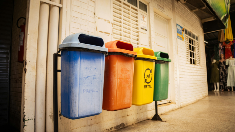 Entenda, com a Versa Engenharia Ambiental, como práticas adequadas de resíduos beneficiam a saúde da população.